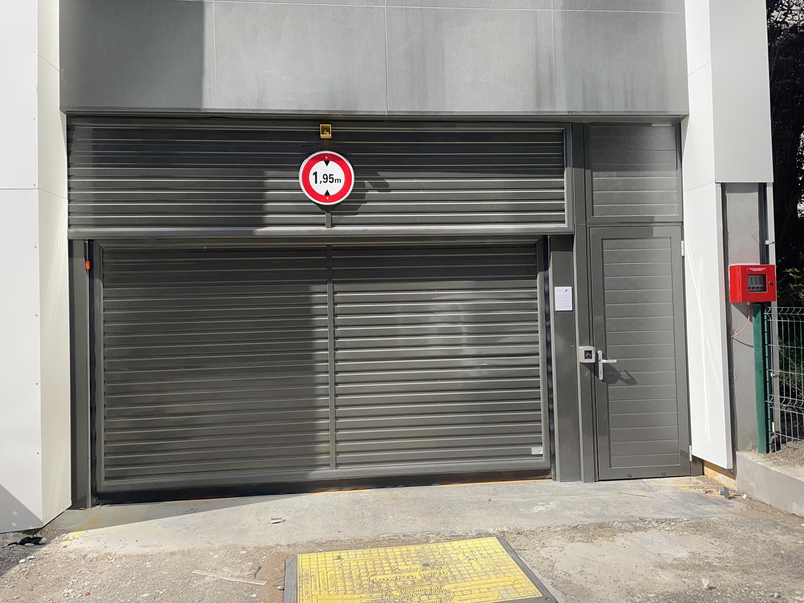 porte de garage de logement collectif automatique Paris 75015